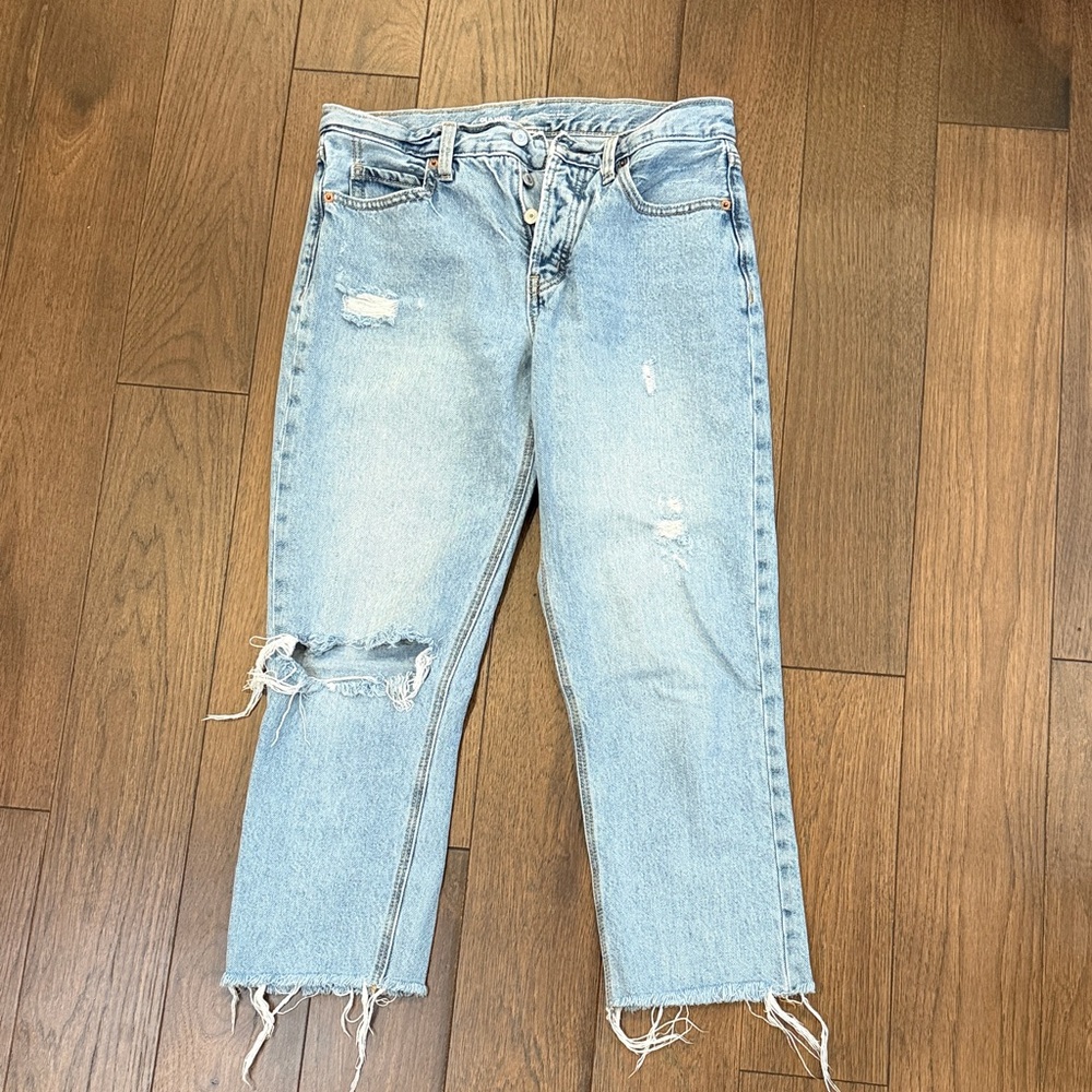 Old Navy High Rise Slouchy Straight Distressed Light Blue Jeans Size 4 C7-036